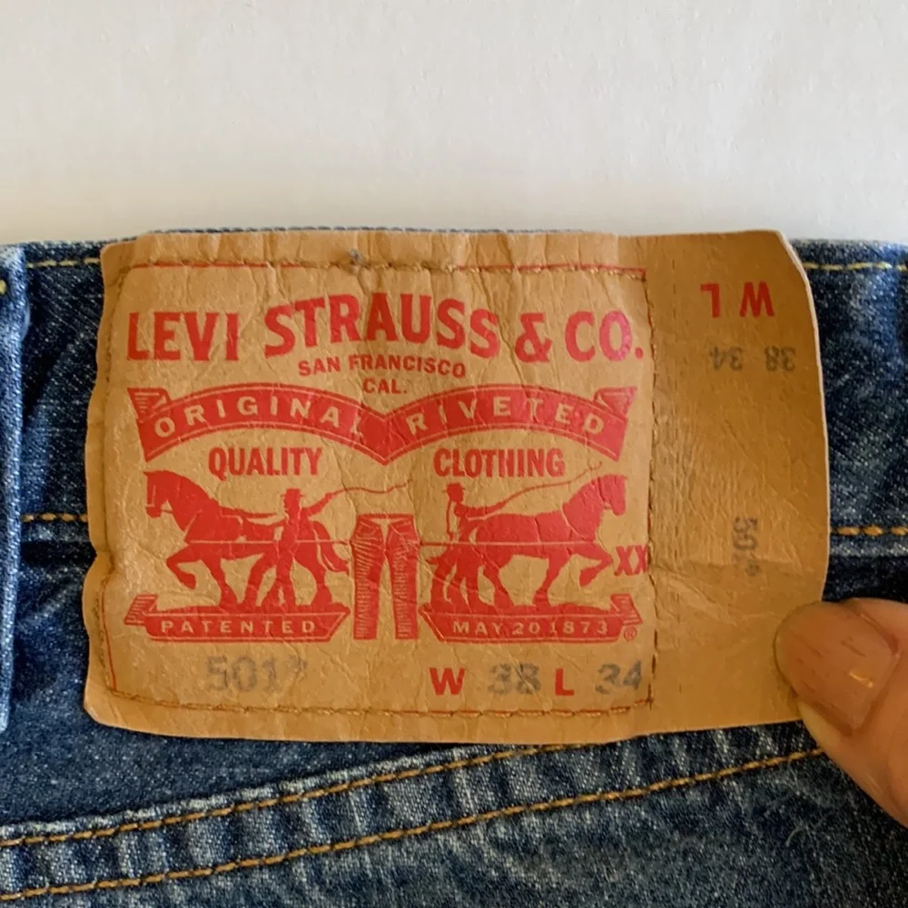 LEVI’S JEANS. Men’s 501 W38XL34. Button fly.‎ Five pockets.